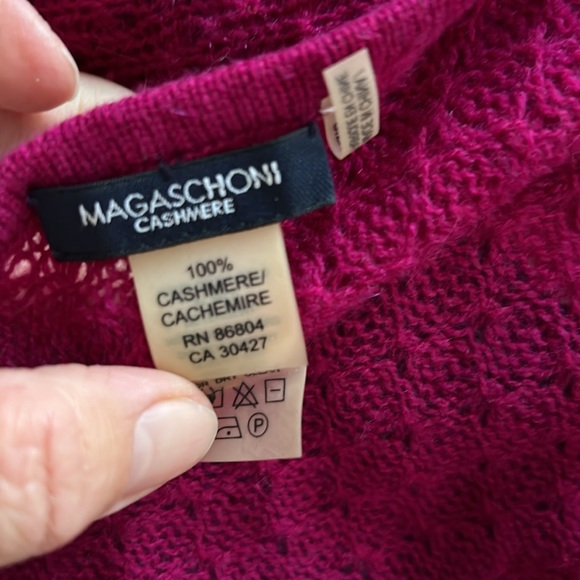 Magaschoni Fushia Cashmere scarf - Picture 3 of 5